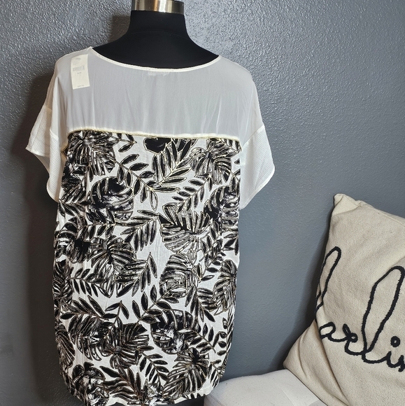 NWT Lane Bryant white tunic with black and gold leaves size 26/28W - Picture 3 of 5